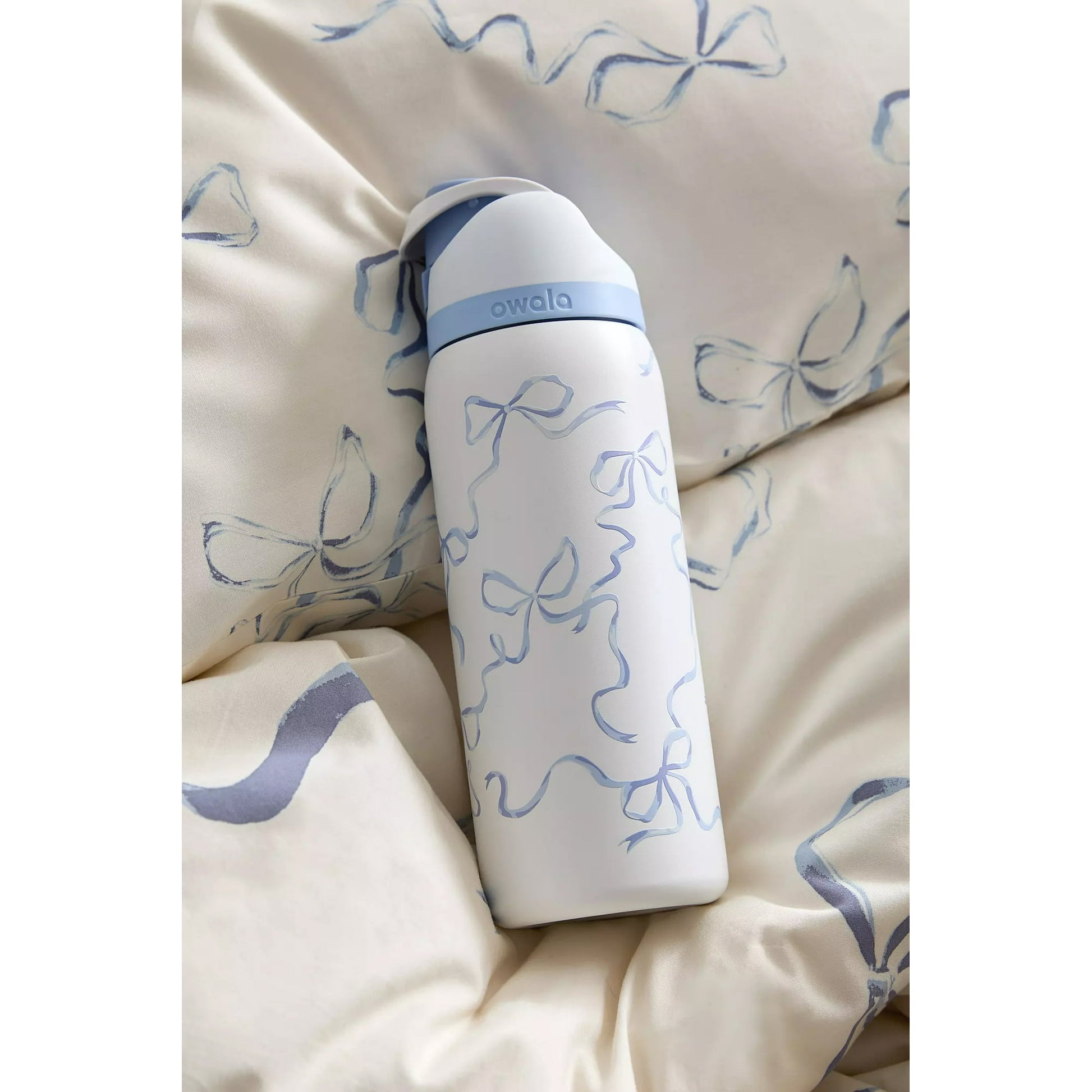 Owala Tied And True Blue Bows 32oz 1L Freesip UO Exclusive